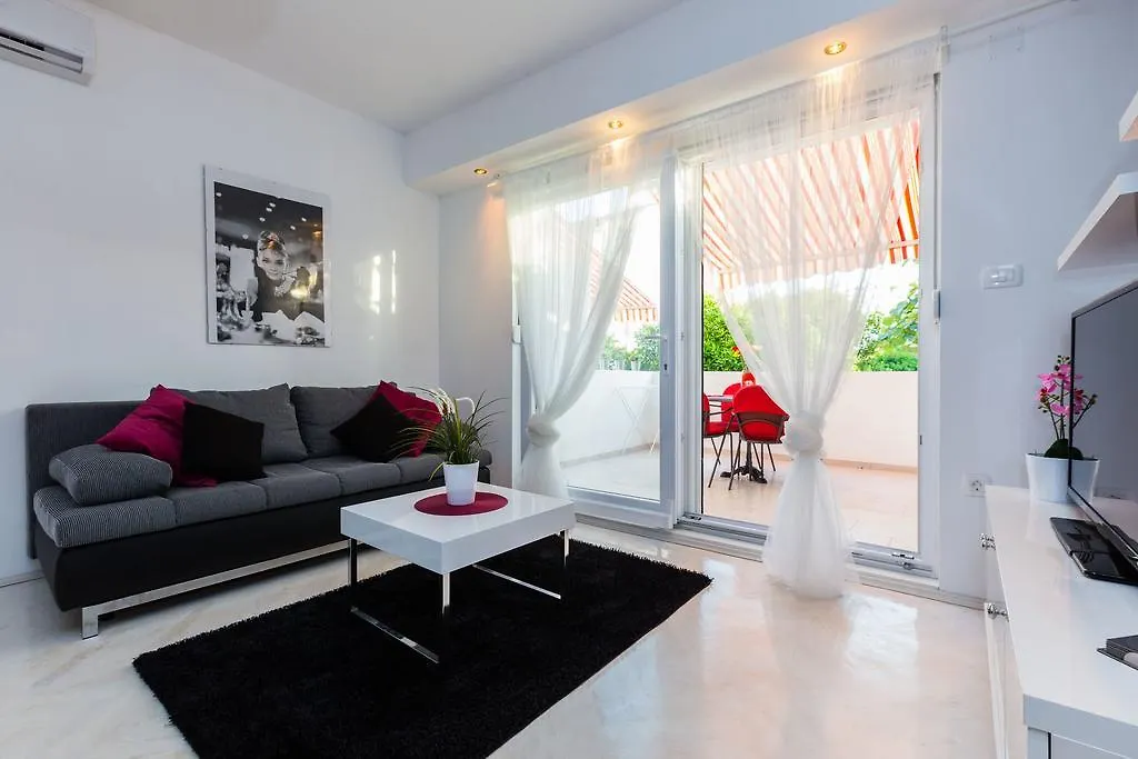Apartments Elizabeth Biograd Na Moru
